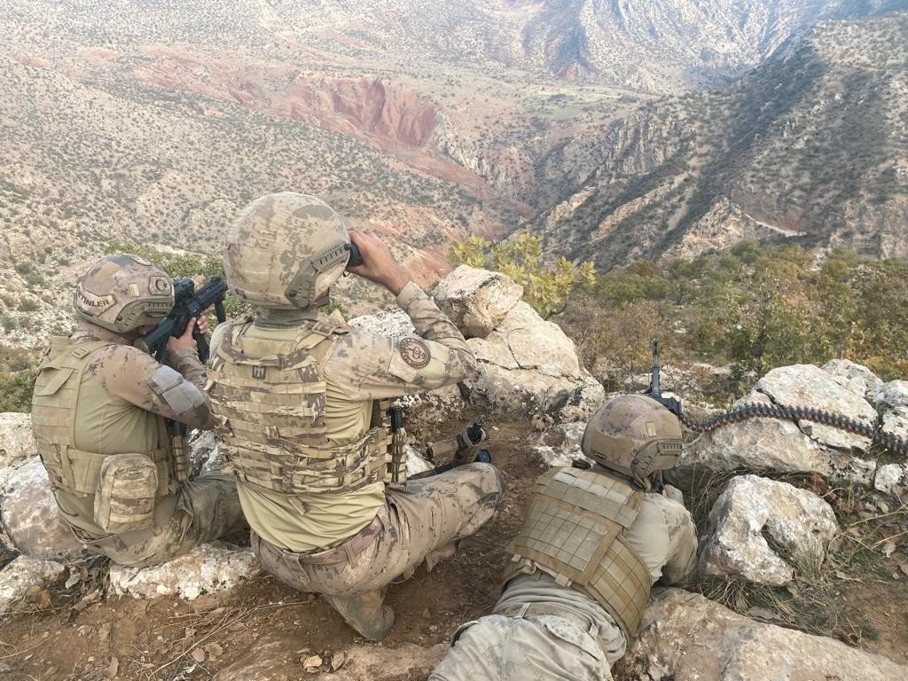 Şırnak ve Siirt’te ‘Eren Abluka Sonbahar-Kış-15 Şehit Jandarma Uzman Çavuş Fatih Berkay Akgün Operasyonu’ başlatıldı
