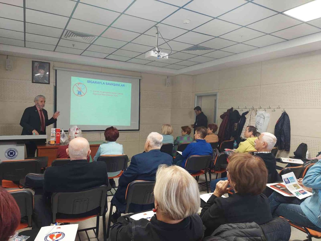 Bu sefer sigarayla savaşan “Bilgeler” oldu