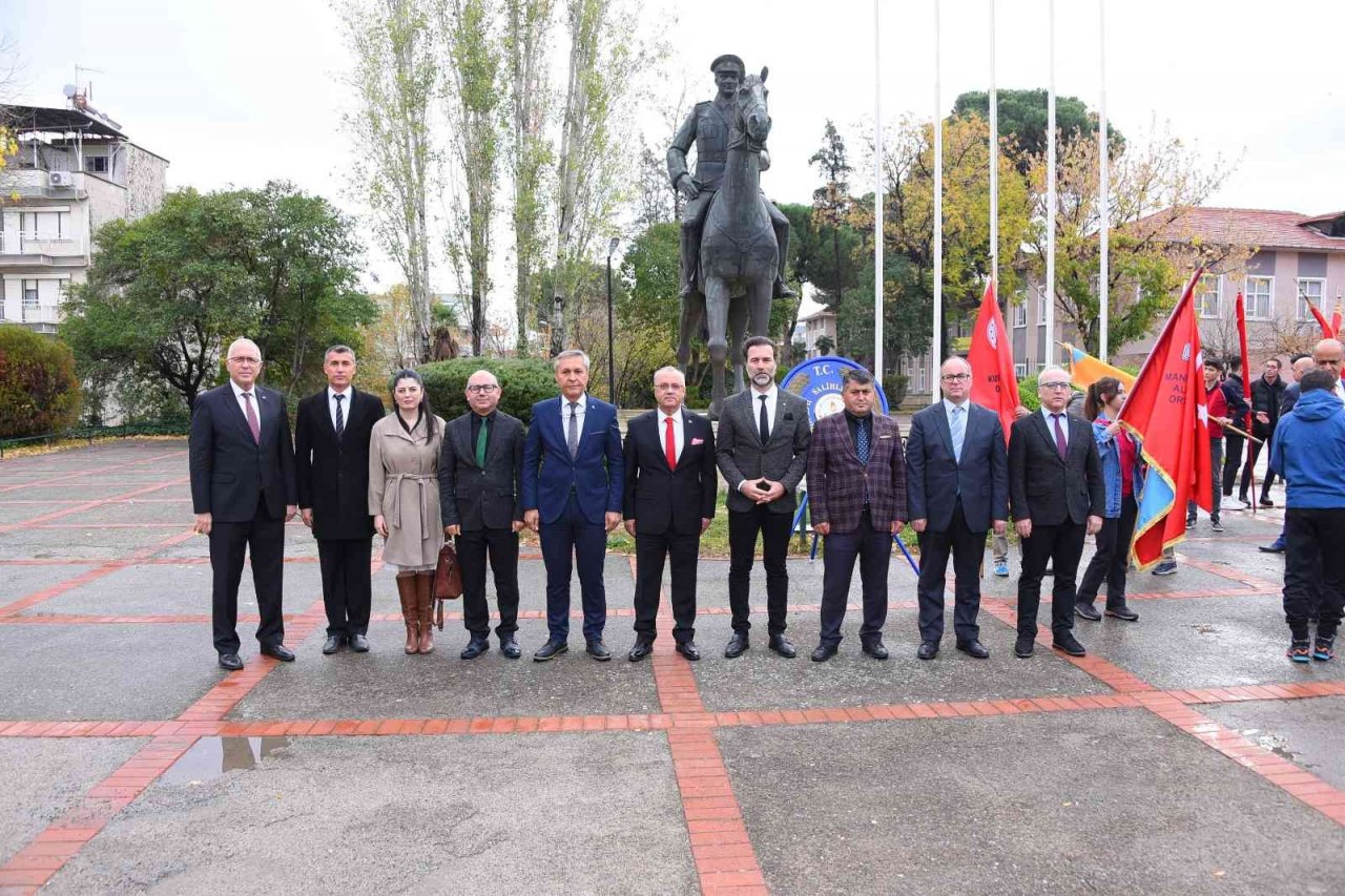 Salihli’de 24 Kasım Öğretmenler Günü kutlandı