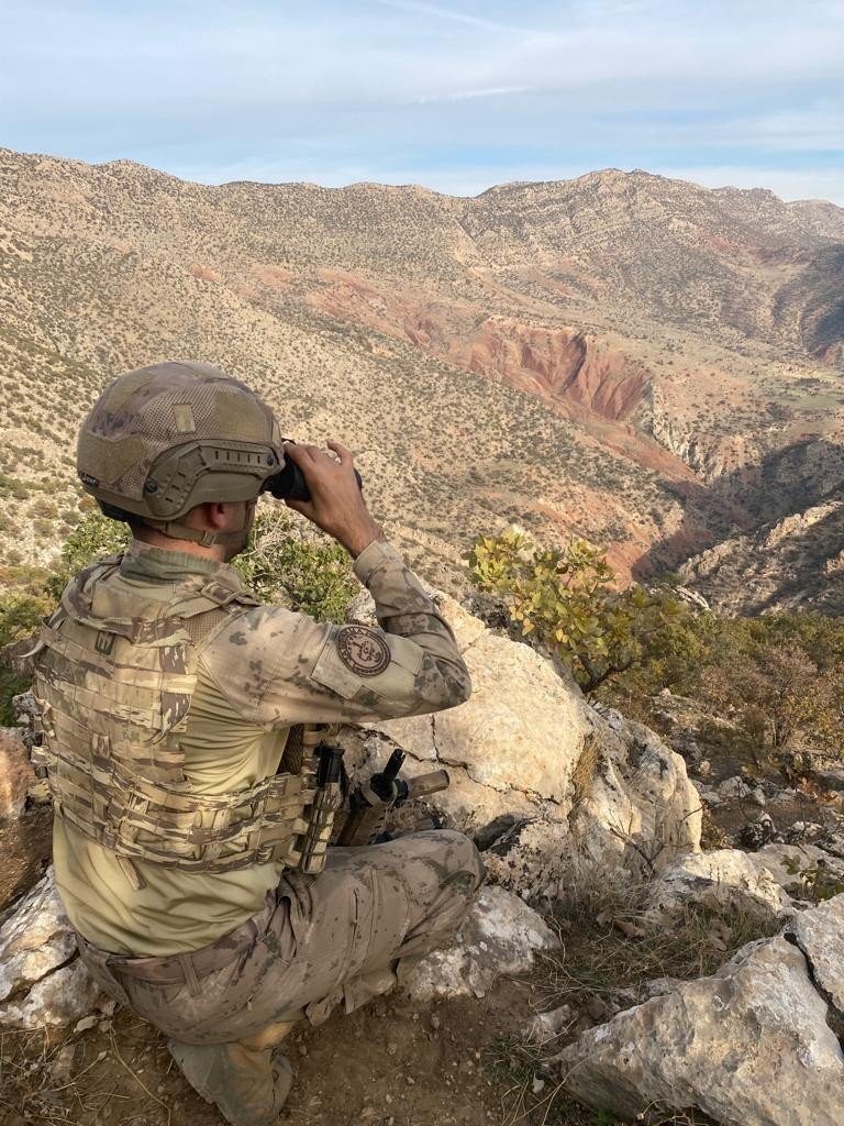 Şırnak ve Siirt’te ‘Eren Abluka Sonbahar-Kış-15 Şehit Jandarma Uzman Çavuş Fatih Berkay Akgün Operasyonu’ başlatıldı