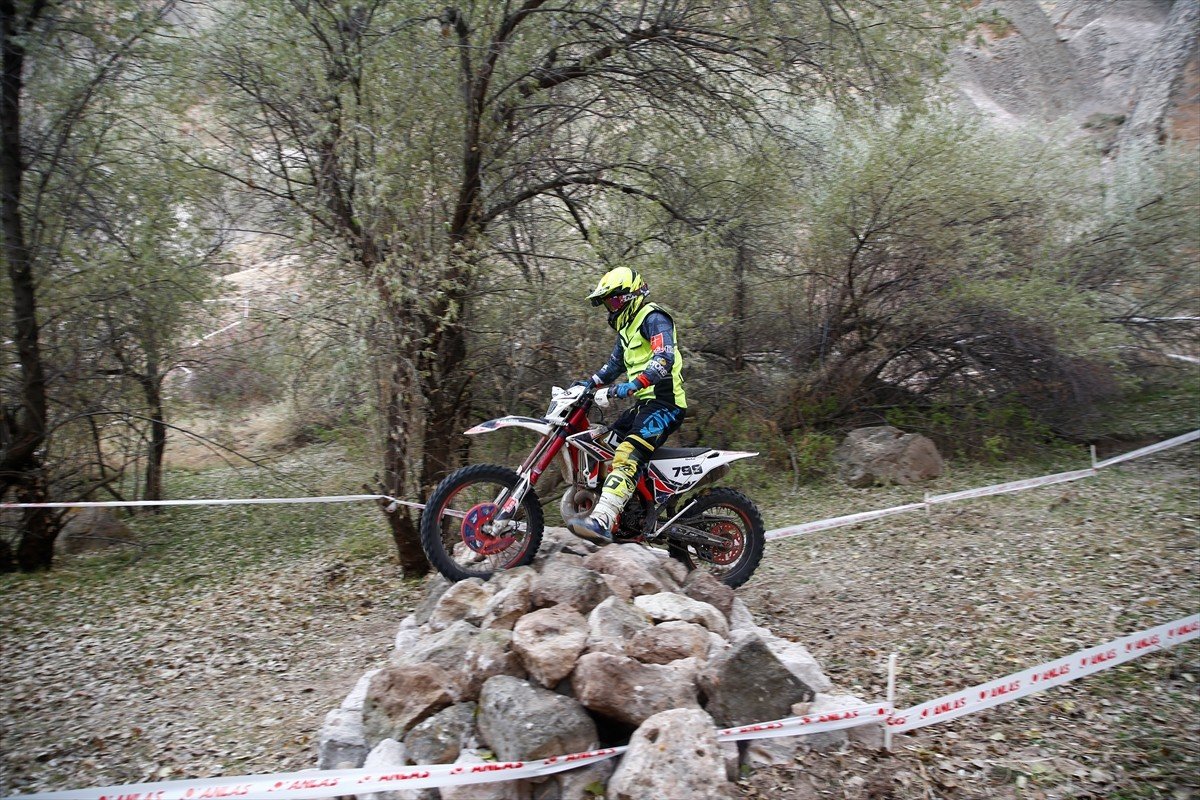 Bilecikli motosiklet tutkunu, Türkiye Enduro ve ATV Şampiyonası’nda Türkiye Şampiyonu oldu