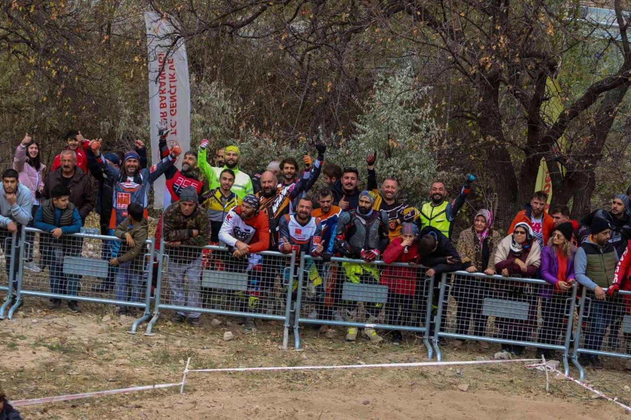 Bilecikli motosiklet tutkunu, Türkiye Enduro ve ATV Şampiyonası’nda Türkiye Şampiyonu oldu