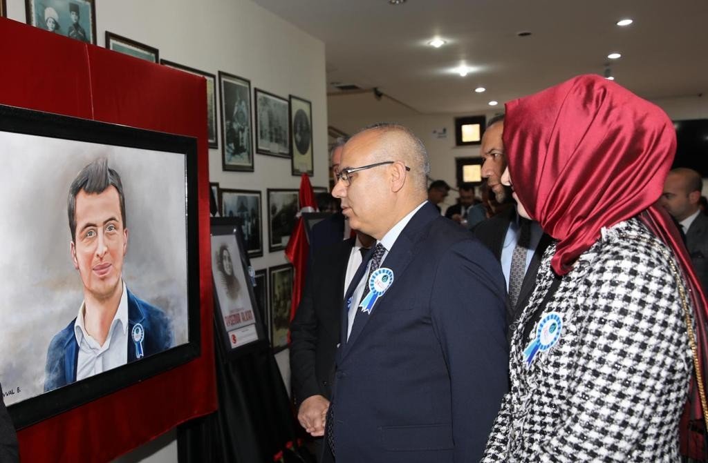 Niğde Valisi öğretmeninin gününü kutladı