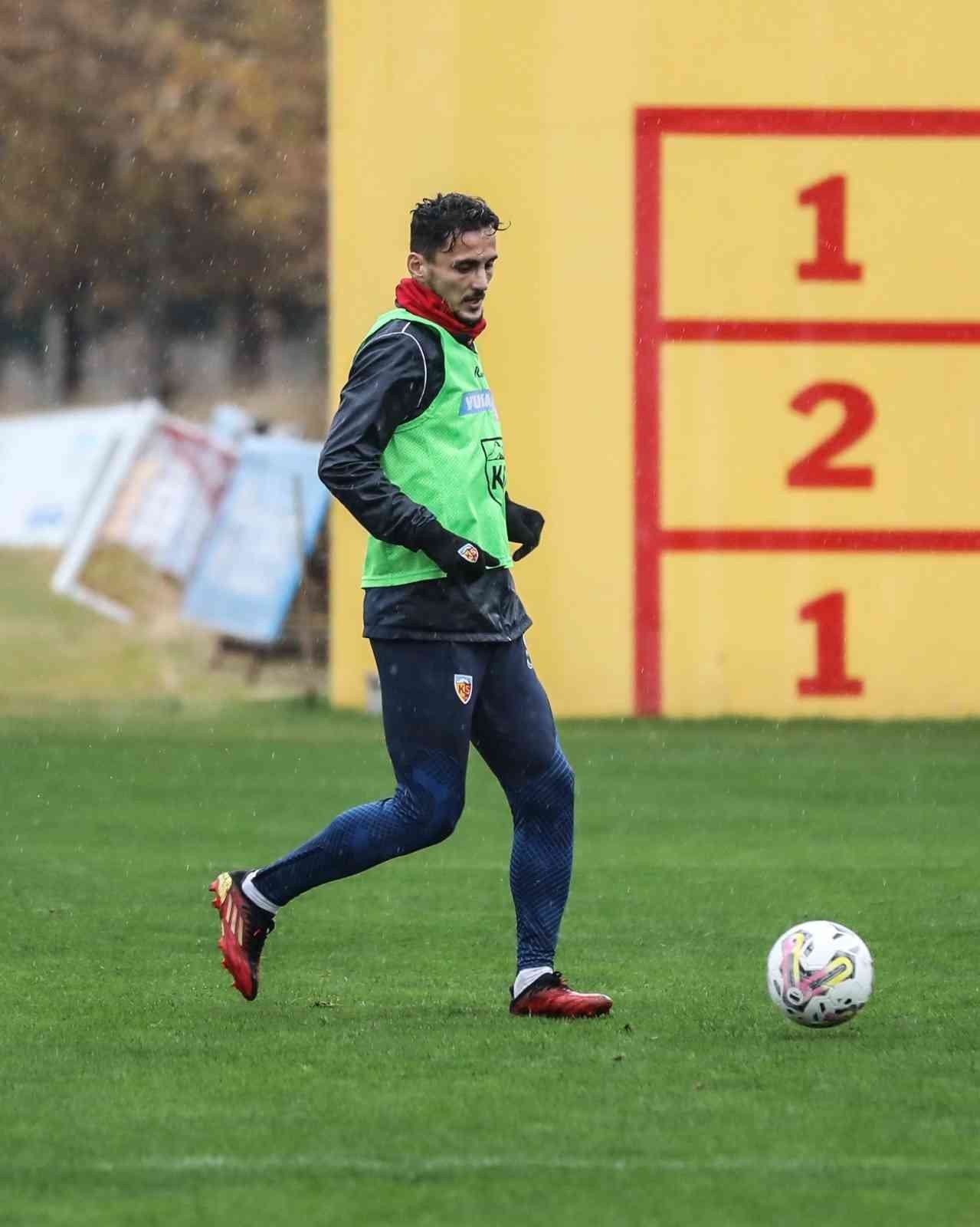 Kayserispor günü çift idmanla tamamladı