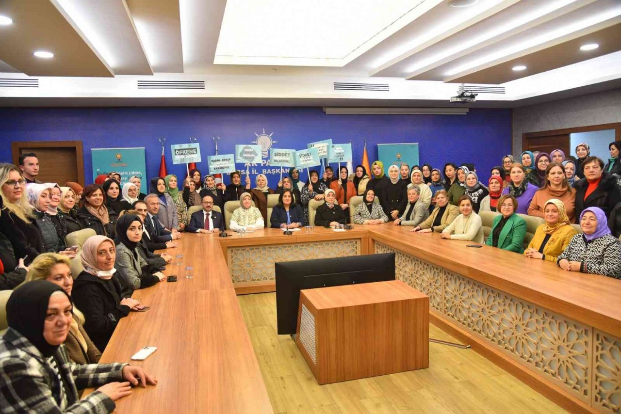 AK kadınlar; "kadına yönelik şiddetle mücadele etmekte kararlıyız"