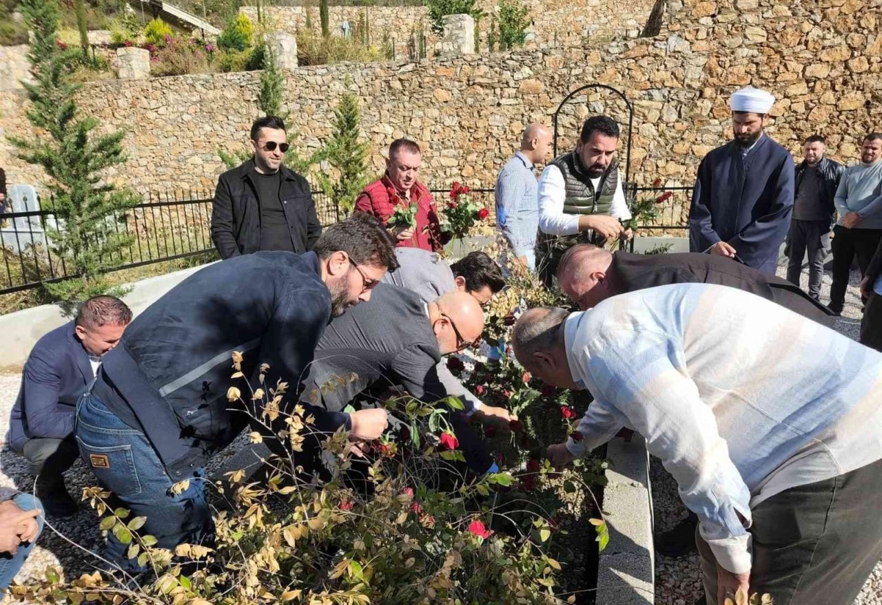 Alanyaspor yönetim kurulu merhum Asbaşkanı kabri başında andı