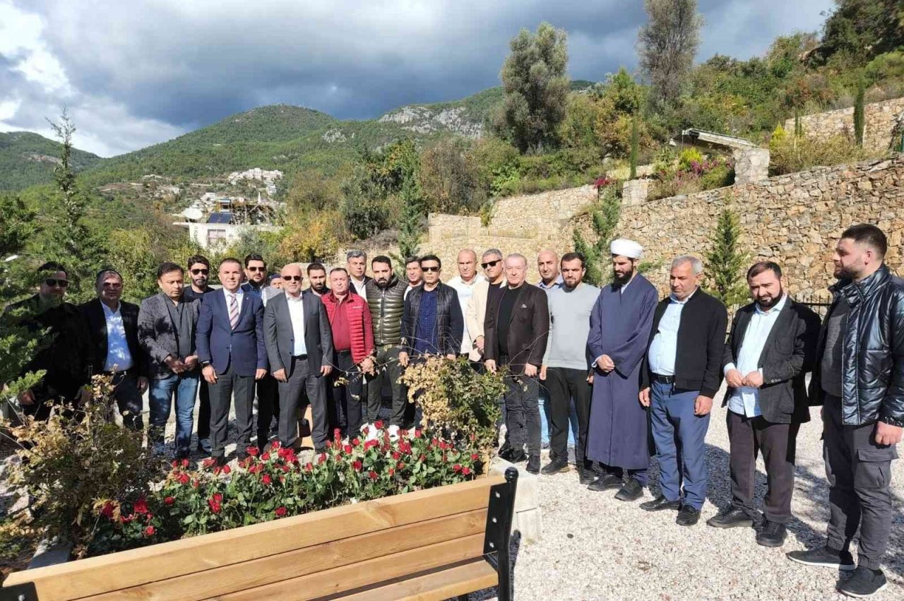 Alanyaspor yönetim kurulu merhum Asbaşkanı kabri başında andı