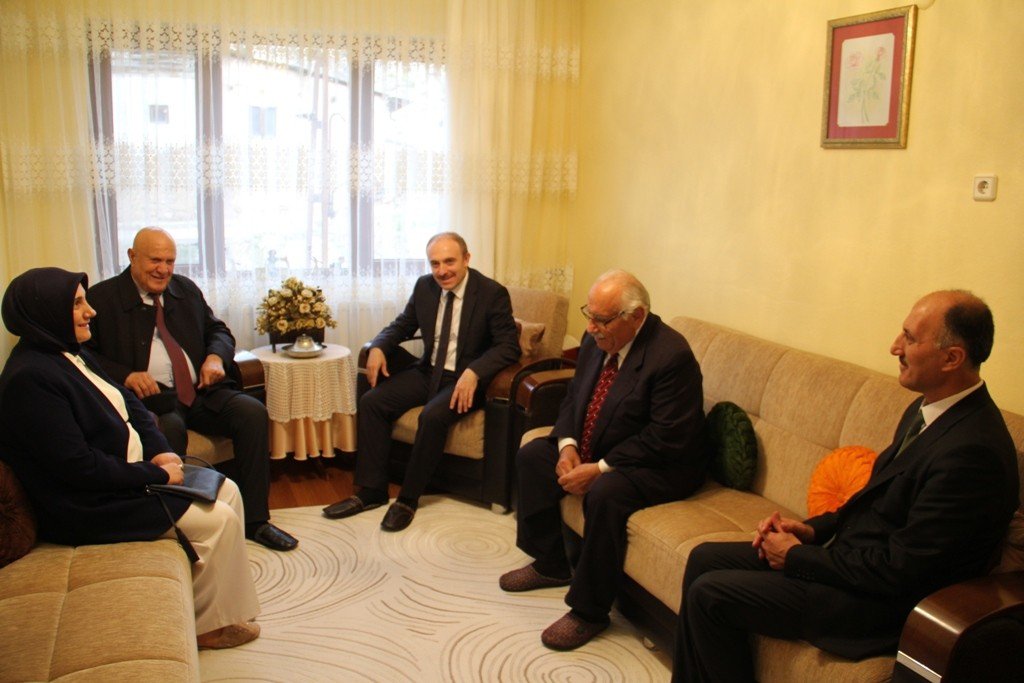 Bayburt’ta emekli öğretmenler unutulmadı