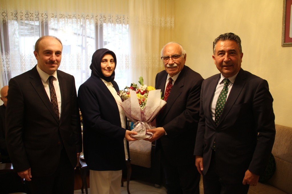 Bayburt’ta emekli öğretmenler unutulmadı