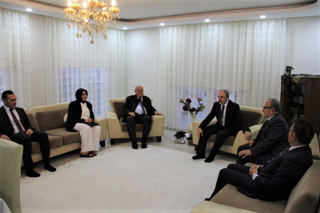 Bayburt’ta emekli öğretmenler unutulmadı