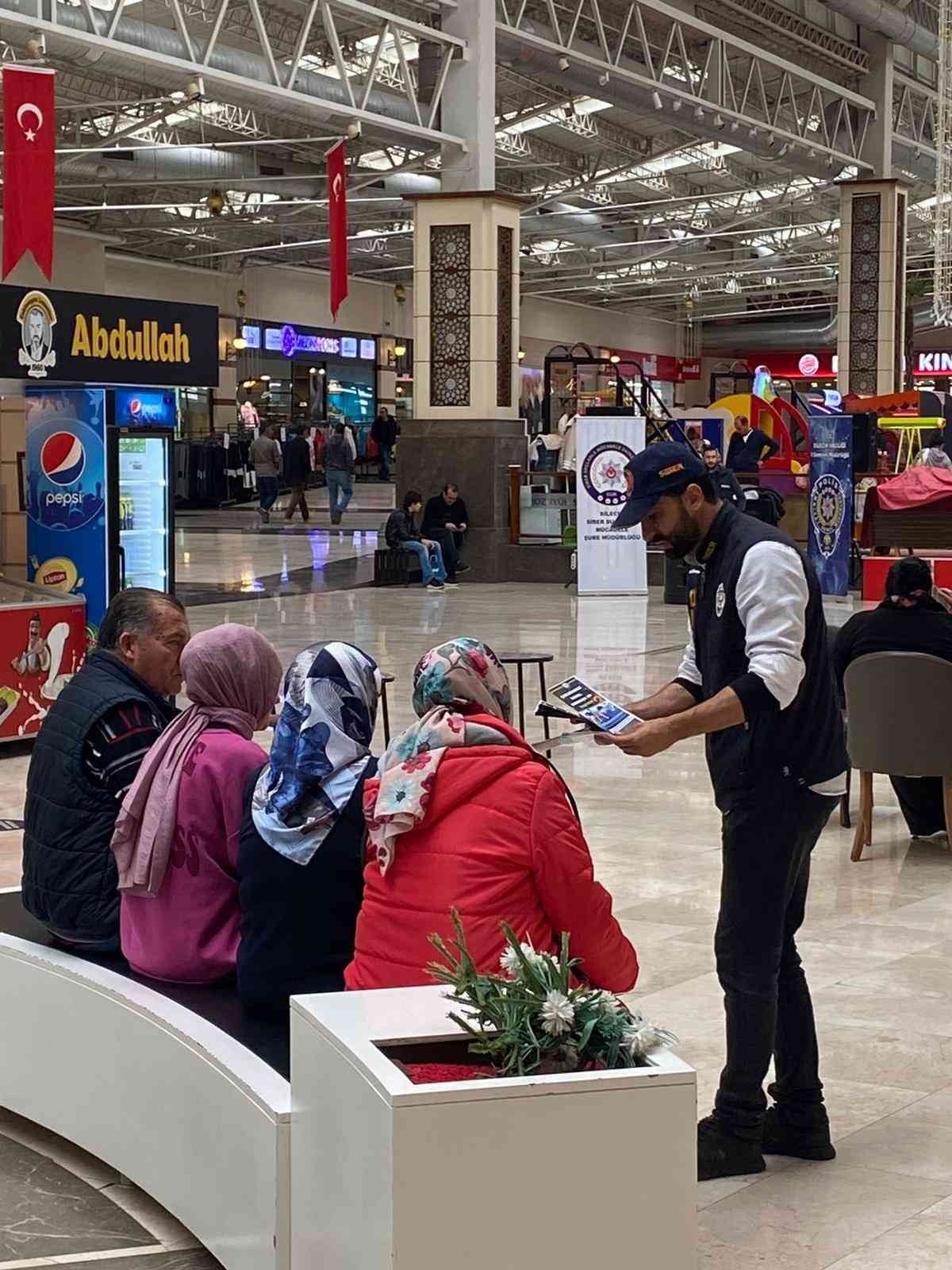 Bilecik’te vatandaşlara siber suçlarla mücadele broşürü dağıtıldı