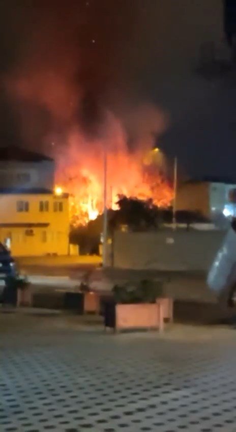 Bursa’da yangın evlere sıçramadan son anda söndürüldü