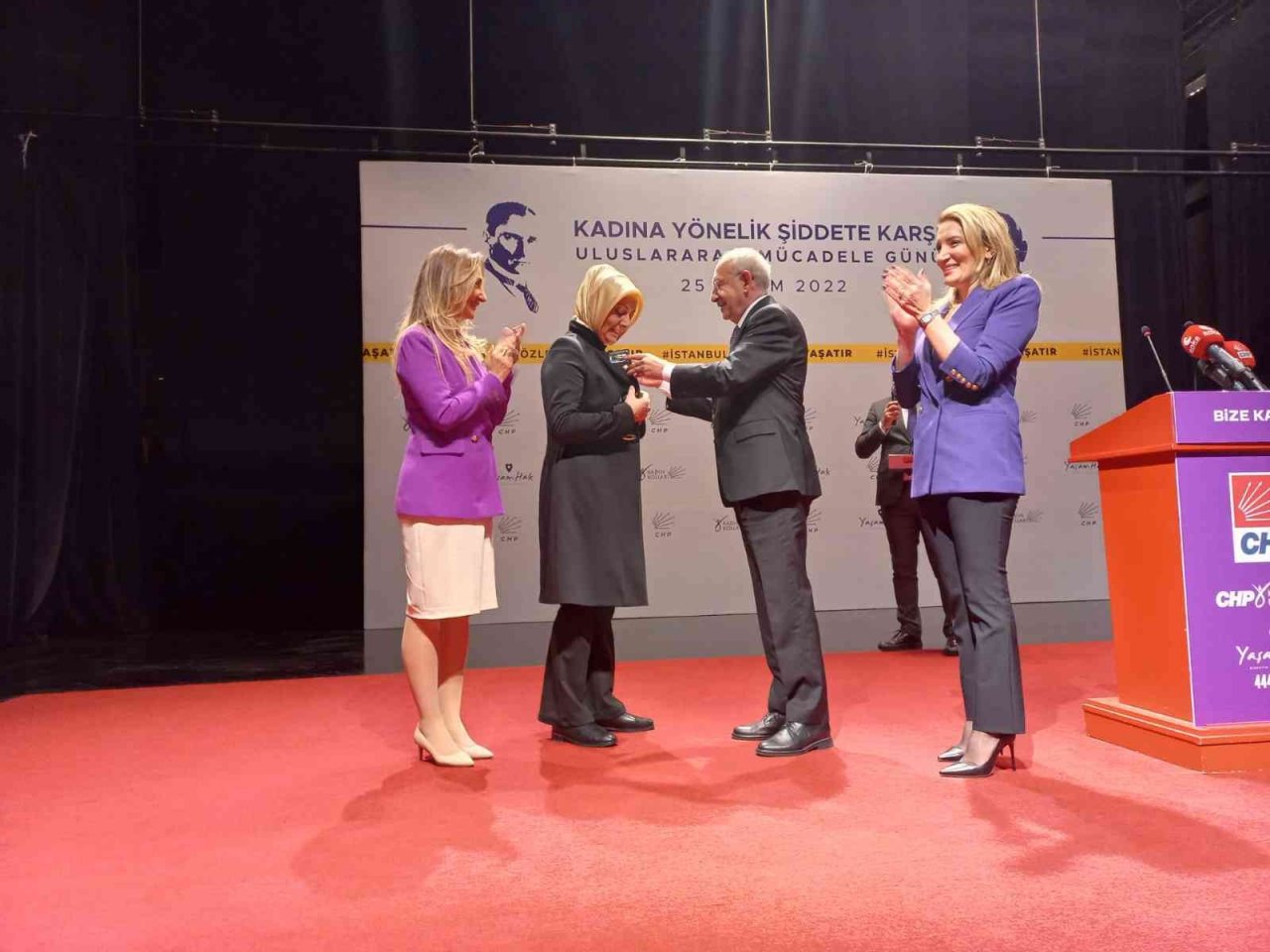 CHP Genel Başkanı Kılıçdaroğlu: “Kadın ile erkek bir elmanın iki yarısı gibidir, eşittir”
