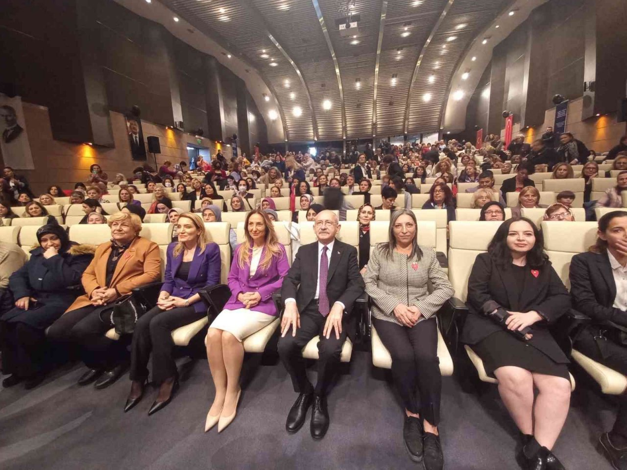CHP Genel Başkanı Kılıçdaroğlu: “Kadın ile erkek bir elmanın iki yarısı gibidir, eşittir”