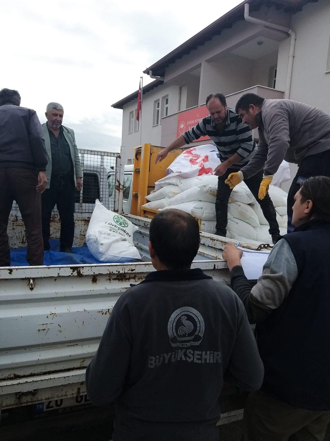 Arı yetiştiricilerinin yüzü şeker desteğiyle güldü