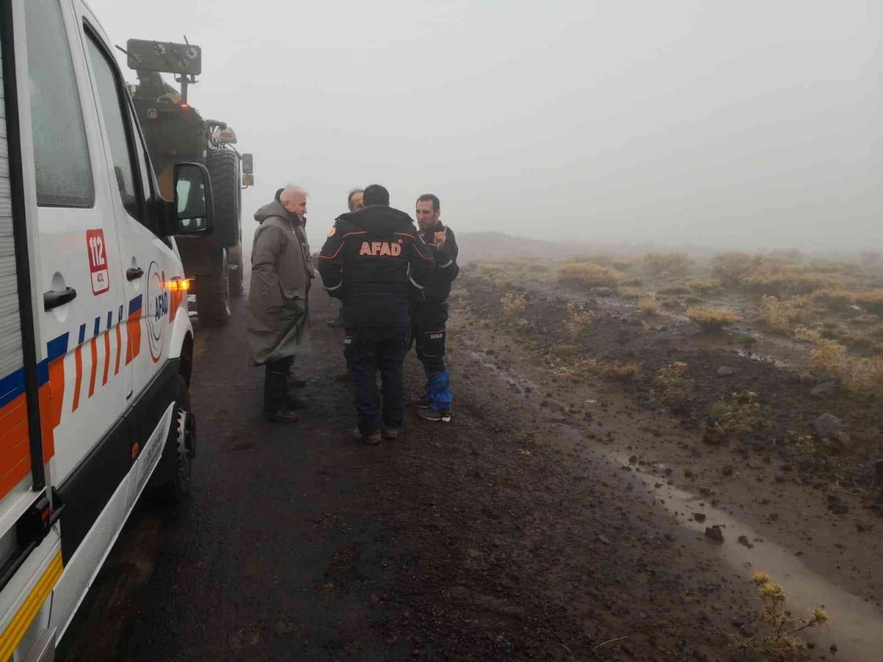 Kaybolan 13 yaşındaki çocuk, yoğun sis ve yağış altında aranıyor