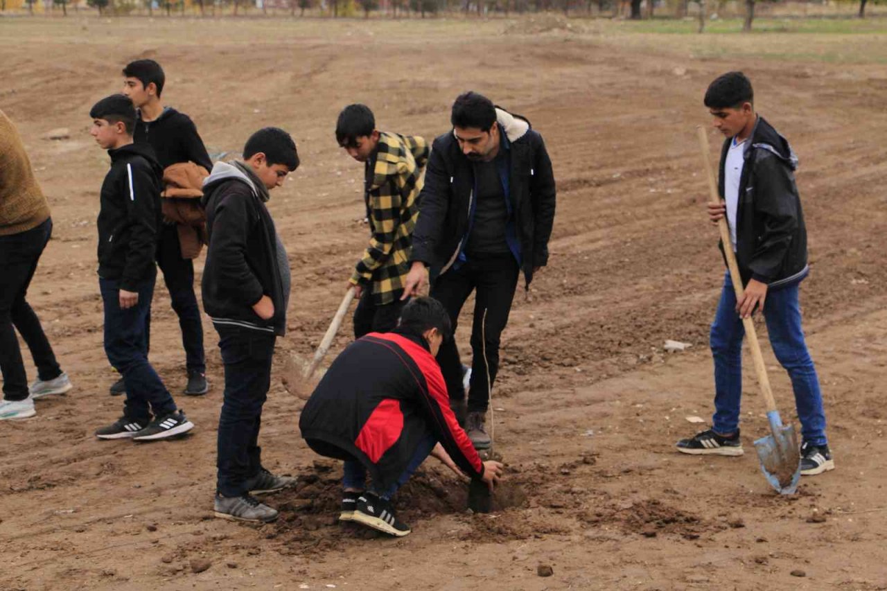 Taşımalı eğitim gören ‘liseli çiftçiler’ tarımda üretim merkezi olma yolunda