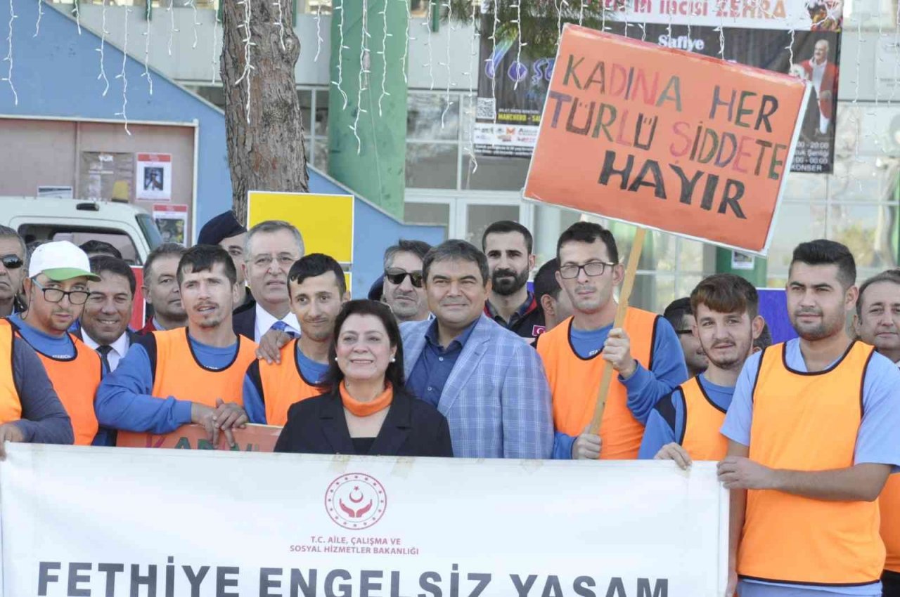 Erkekler, Fethiye’de kadına şiddete karşı yürüdü