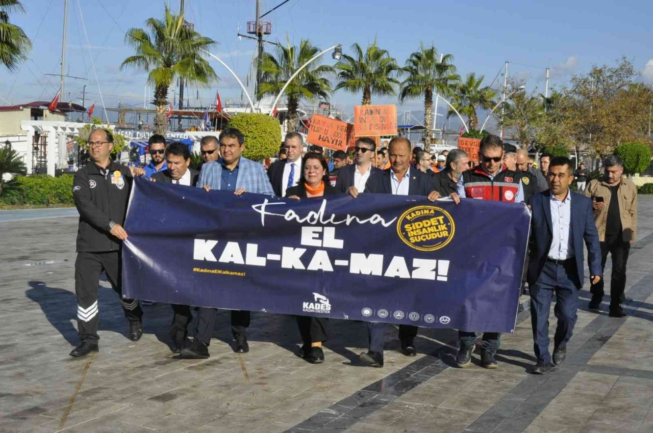 Erkekler, Fethiye’de kadına şiddete karşı yürüdü