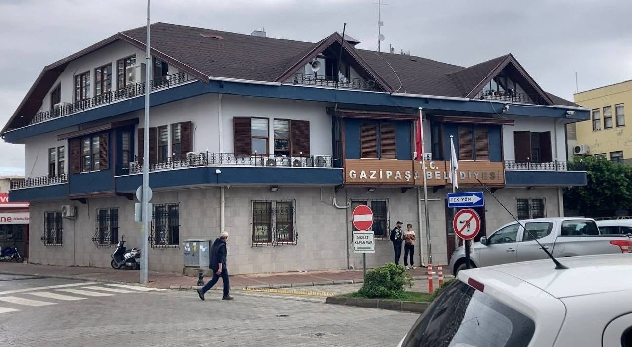 Gazipaşa Belediyesi’ne haciz şoku