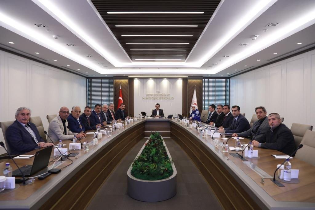 Başkan Gürkan ve AK Parti heyeti, Bakan Kurum ile bir araya geldi