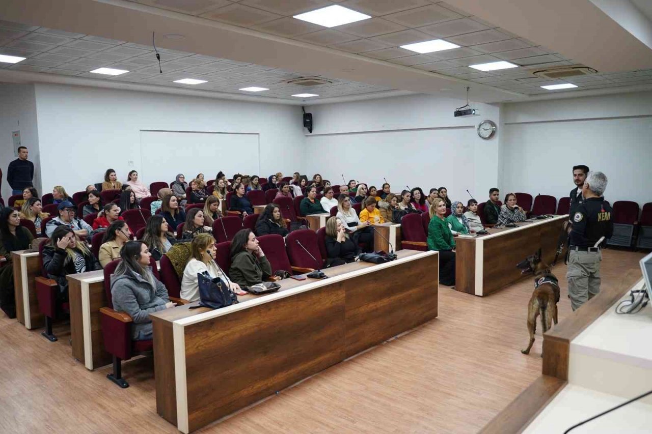 Hatay’da kadınlara KADES uygulaması anlatıldı