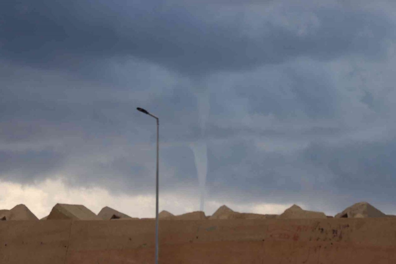 Hatay’da sahilde 4 hortum meydana geldi