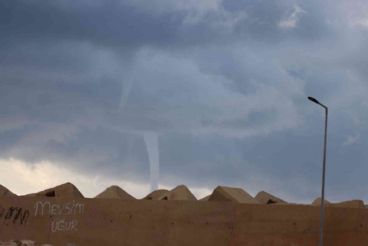 Hatay’da sahilde 4 hortum meydana geldi