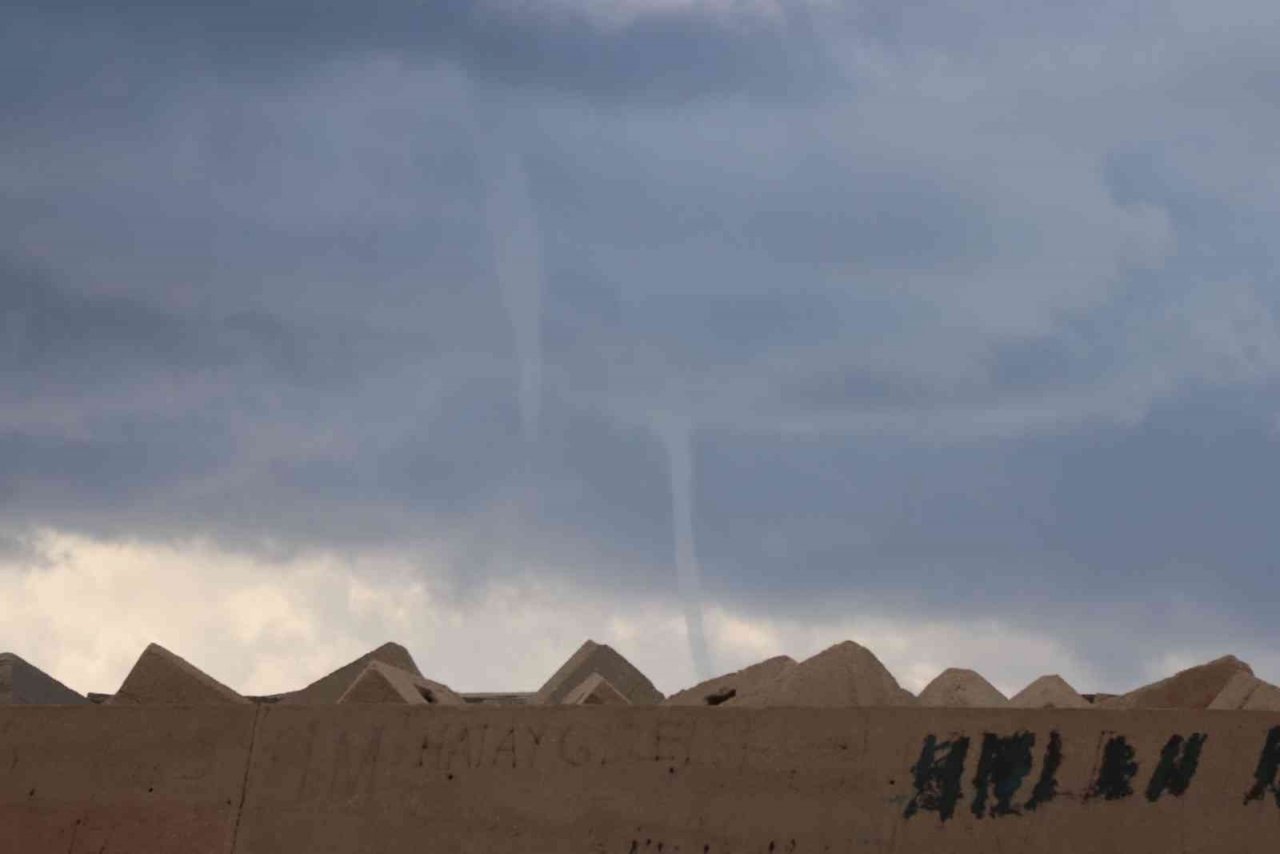 Hatay’da sahilde 4 hortum meydana geldi