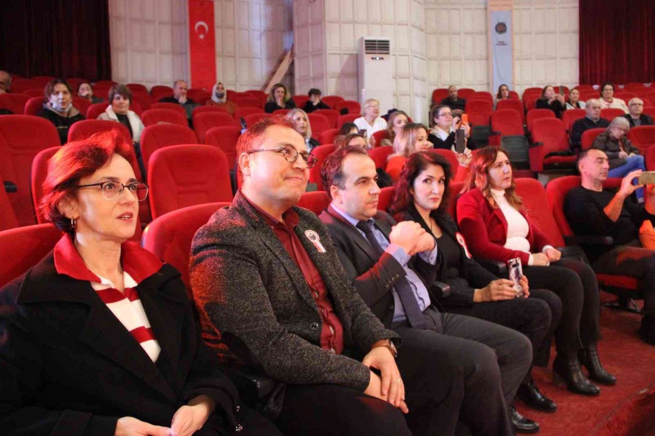 İzmir Kız Lisesinden Öğretmenler Günü konseri