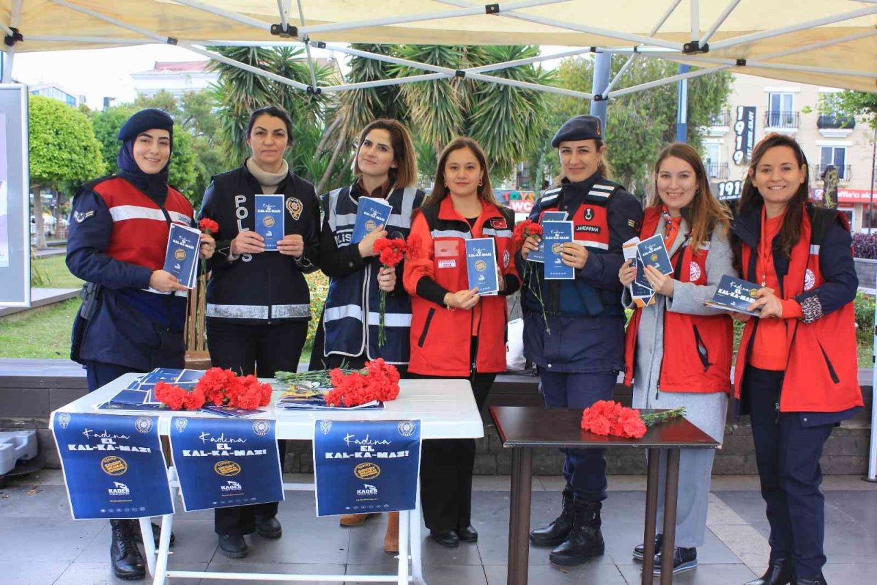 Marmaris’te "Kadına El Kalkamaz" dediler, karanfil dağıttılar