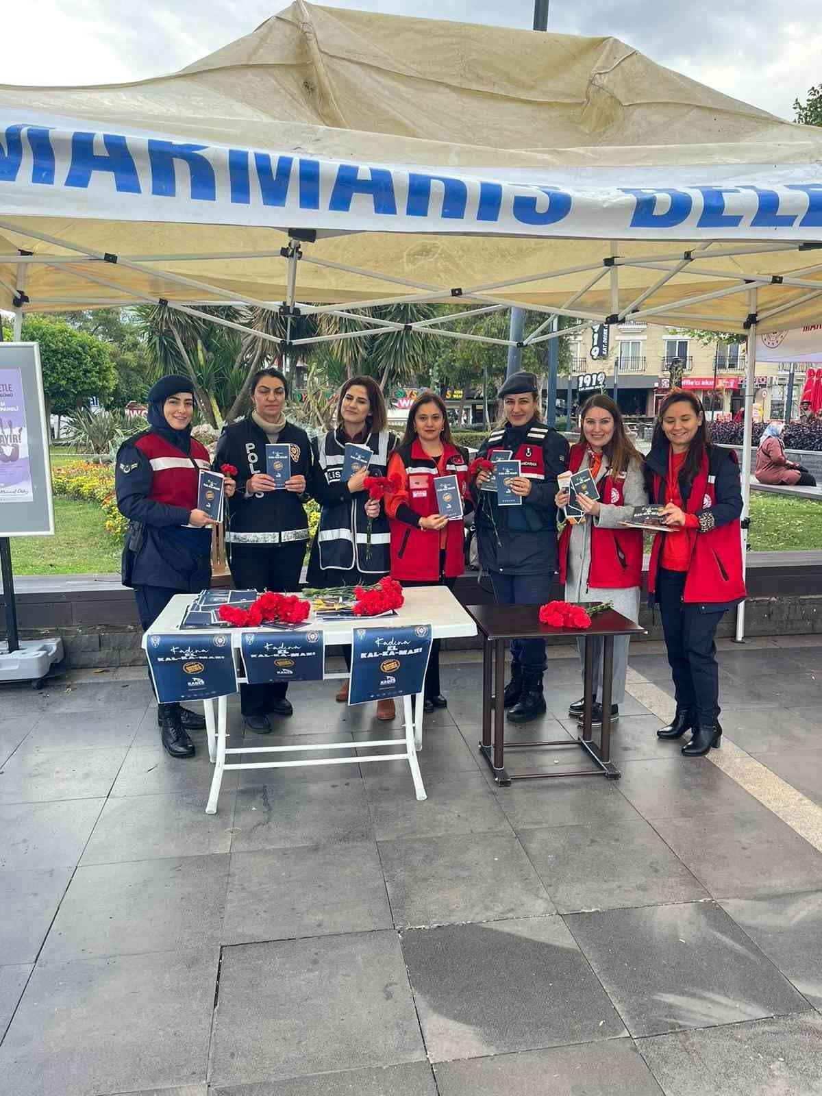 Marmaris’te "Kadına El Kalkamaz" dediler, karanfil dağıttılar