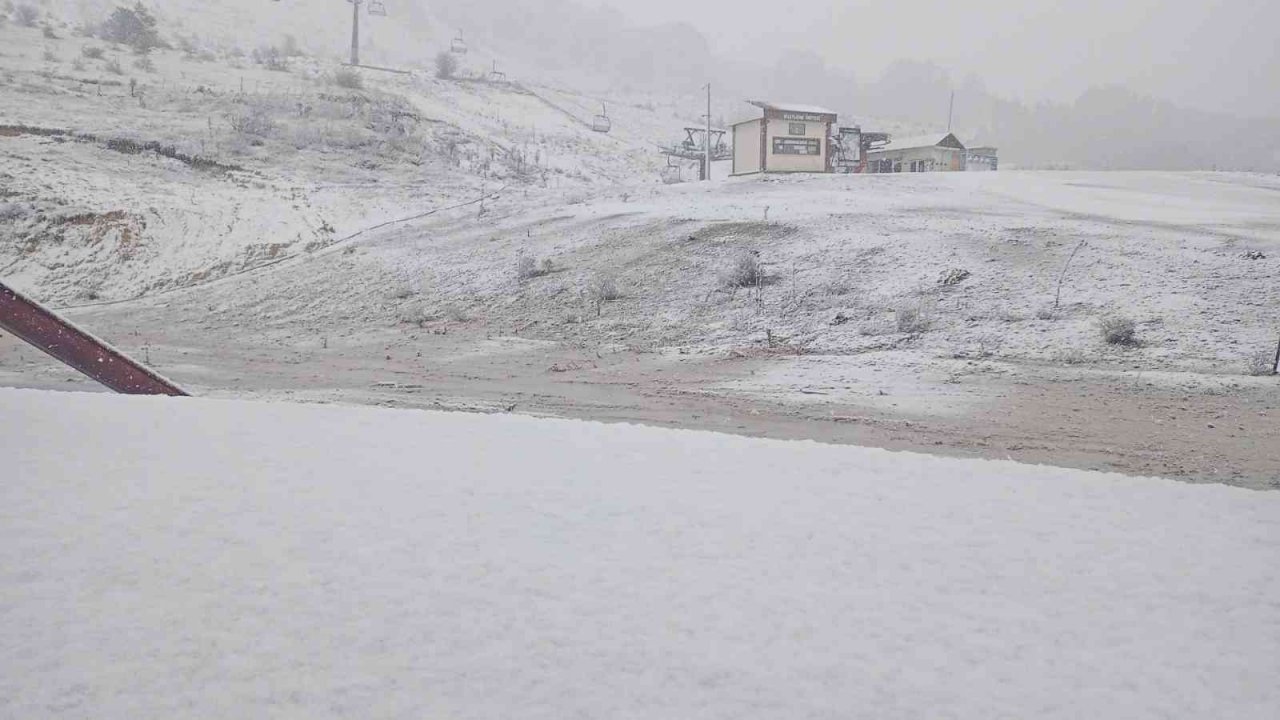 Karabük’ün yüksek kesimlerinde mevsimin ilk karı etkili oluyor