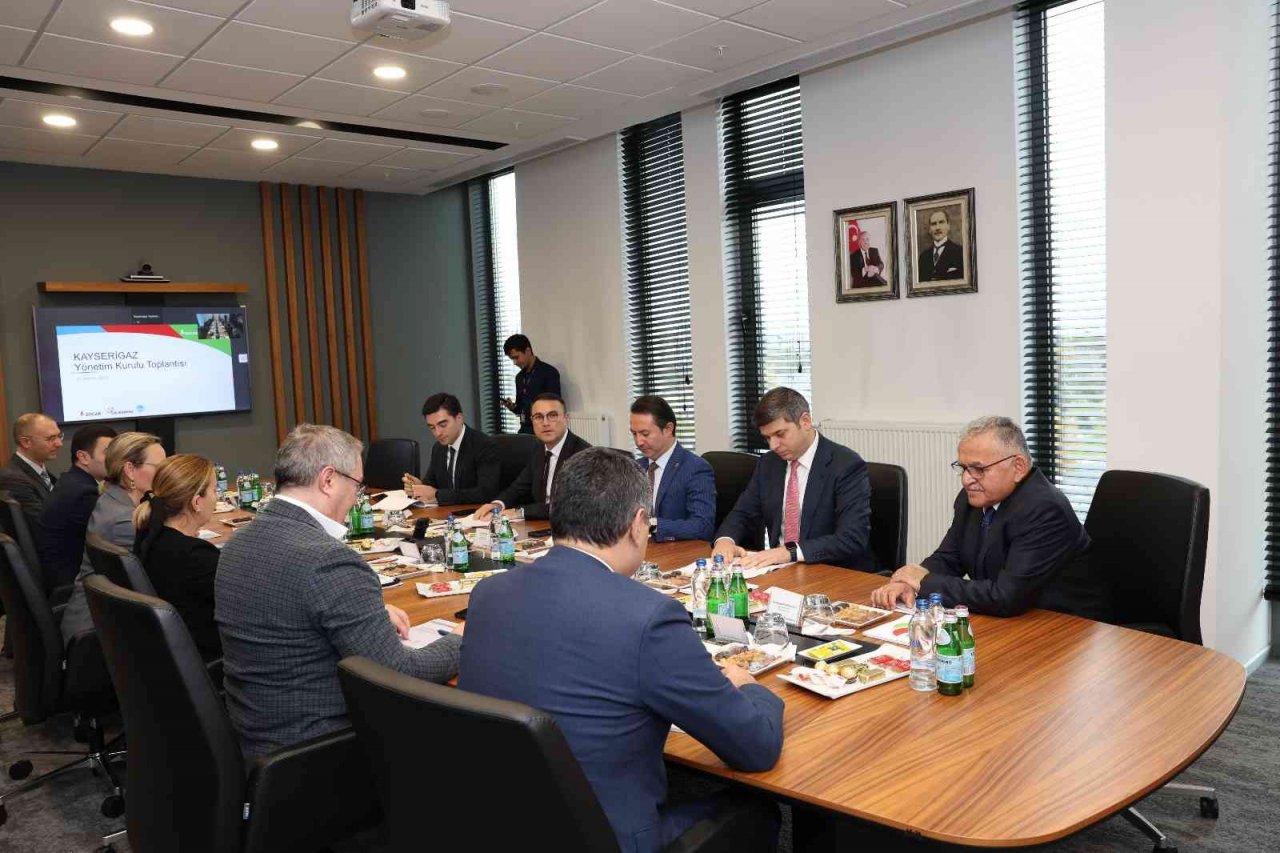 Başkan Büyükkılıç, Kayserigaz Yönetim Kurulu Toplantısı’na katıldı