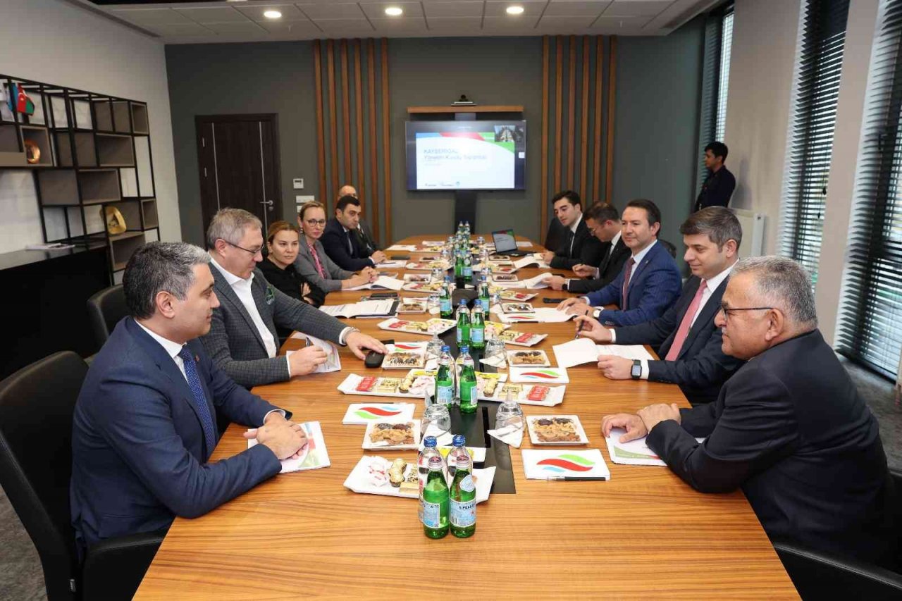 Başkan Büyükkılıç, Kayserigaz Yönetim Kurulu Toplantısı’na katıldı