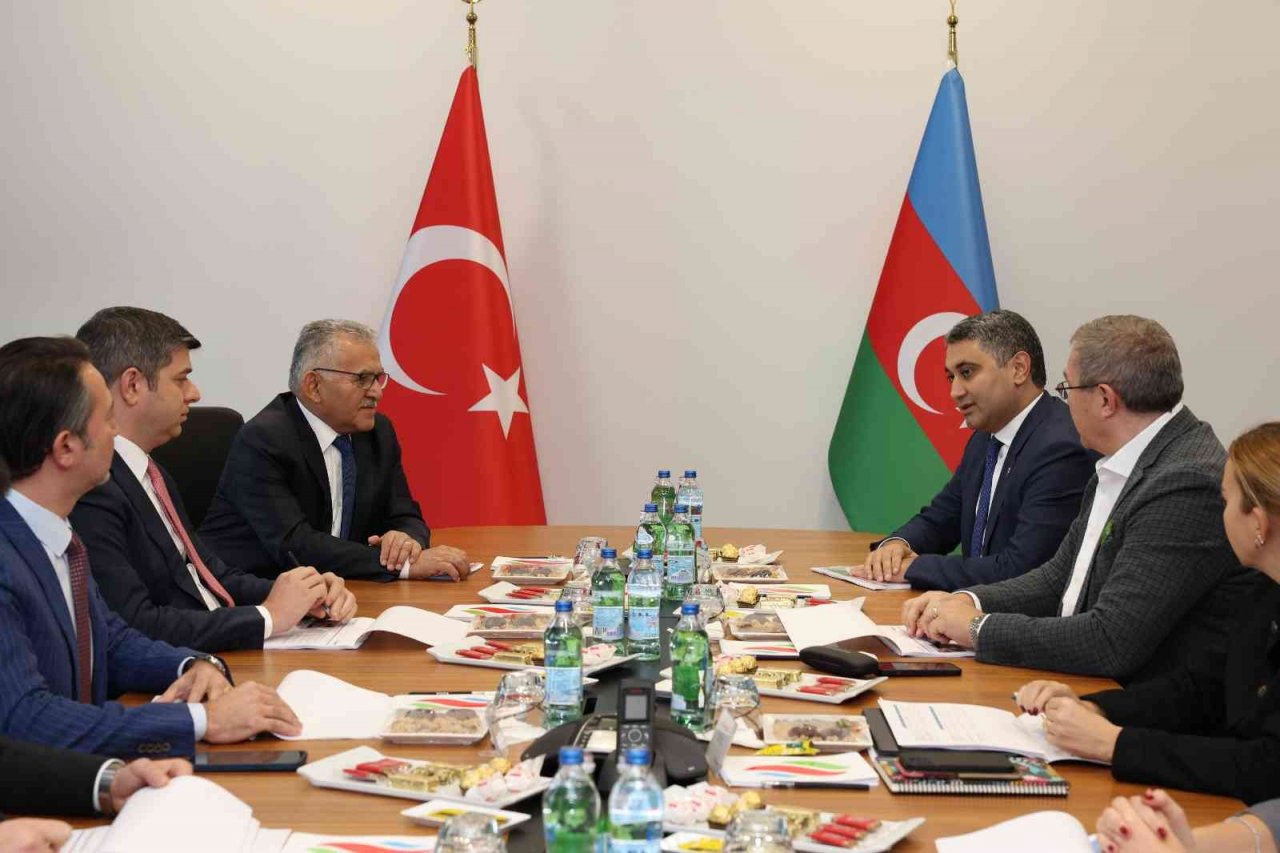 Başkan Büyükkılıç, Kayserigaz Yönetim Kurulu Toplantısı’na katıldı