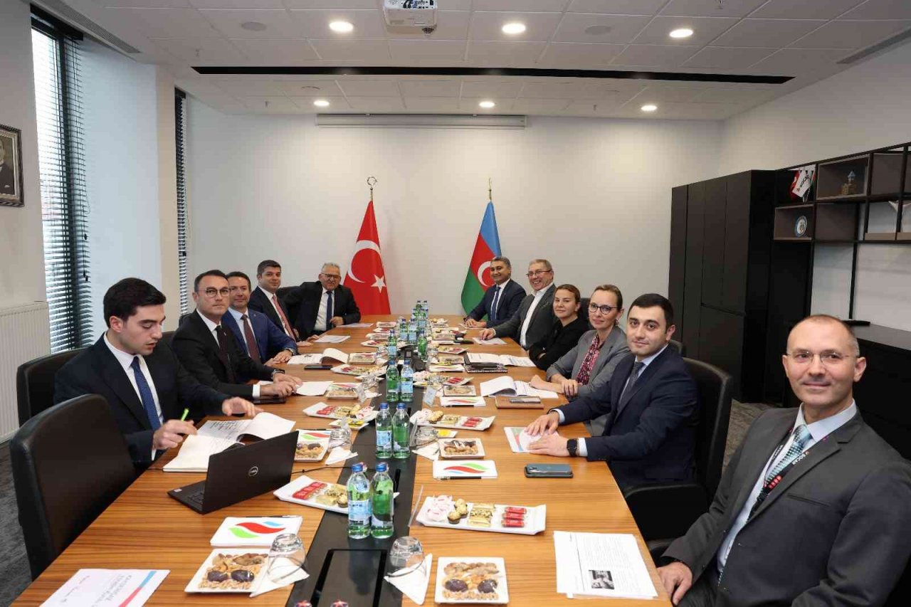 Başkan Büyükkılıç, Kayserigaz Yönetim Kurulu Toplantısı’na katıldı