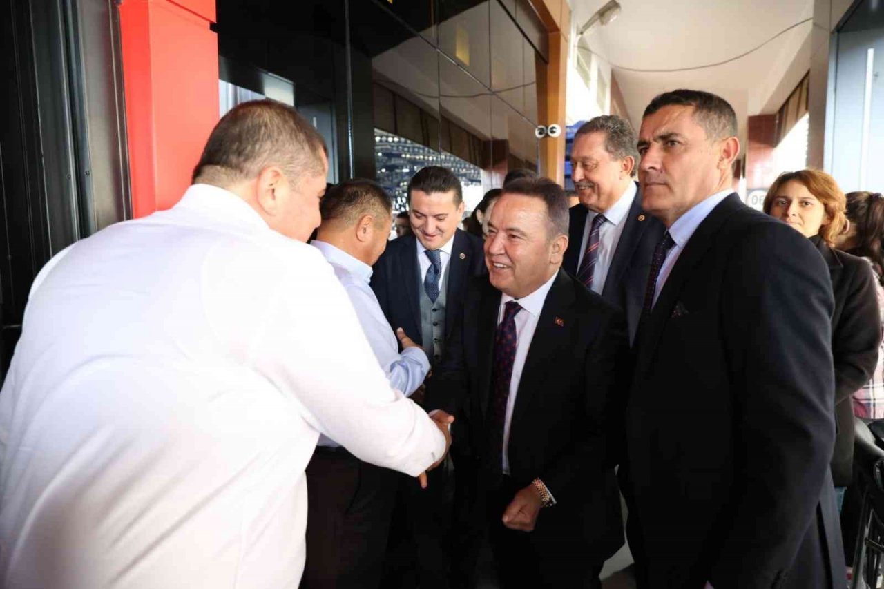 Kumluca’da toptancı halleri sezonu açtı