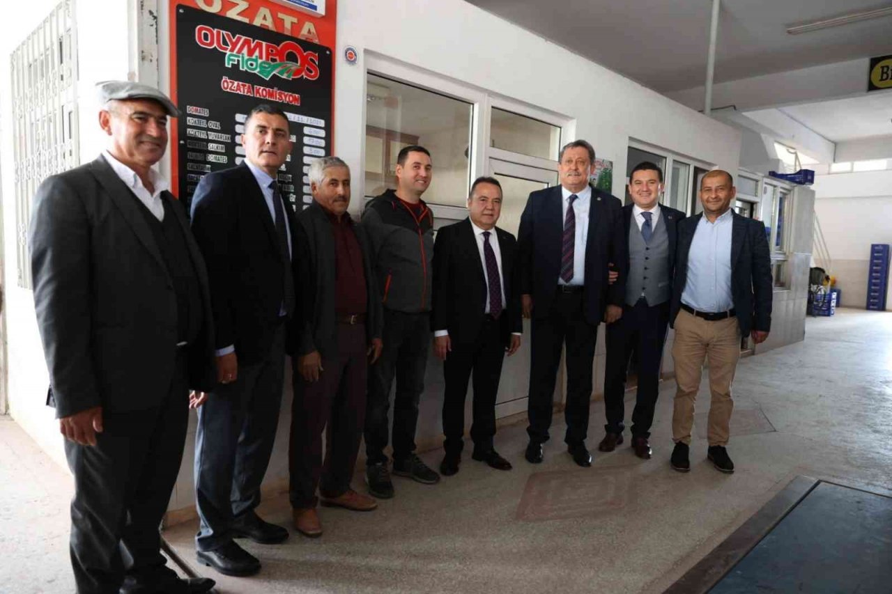 Kumluca’da toptancı halleri sezonu açtı