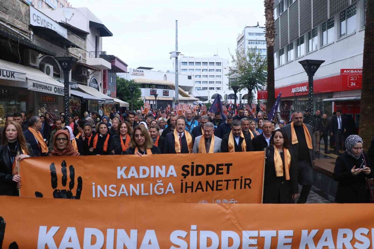 Kadına yönelik şiddete karşı yürüdüler