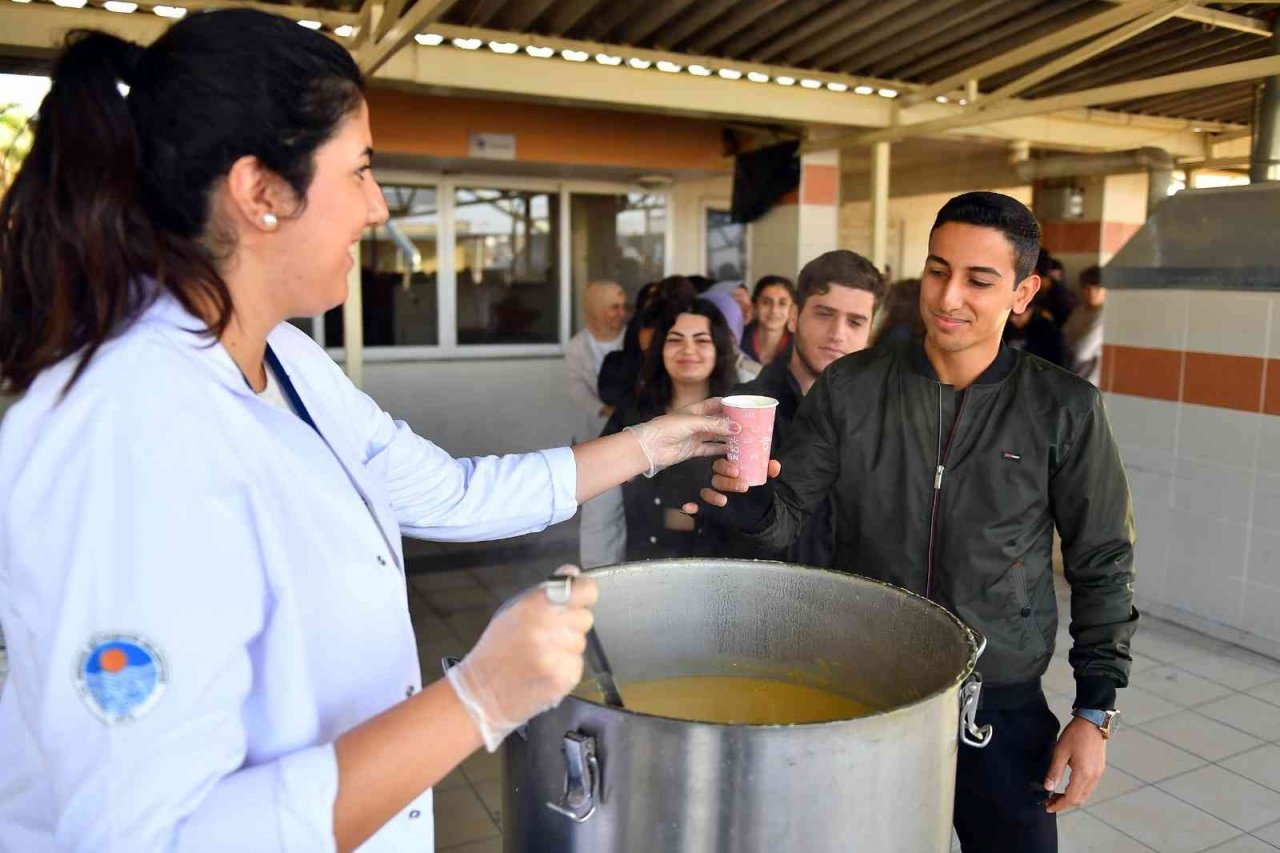 Mersin’de YKS öğrencilirine ’1 ekmek 1 çorba’ hizmeti başladı