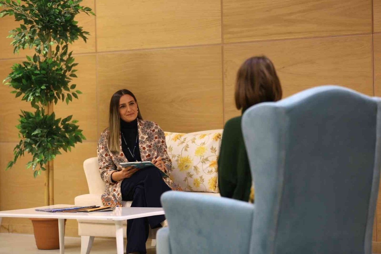 Büyükşehir, danışma merkezleri ile kadınların yanında