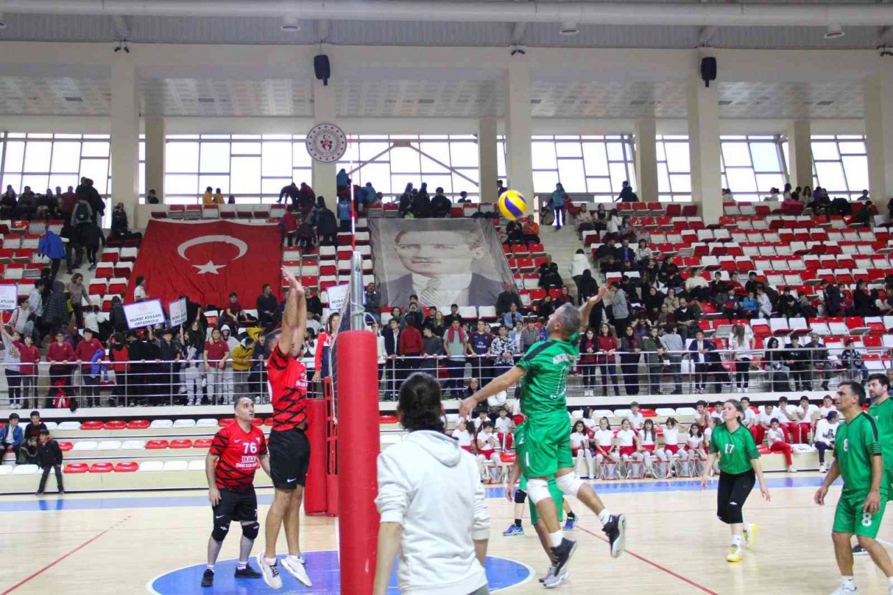 ‘Öğretmenler Günü Voleybol Turnuvası’ tamamlandı