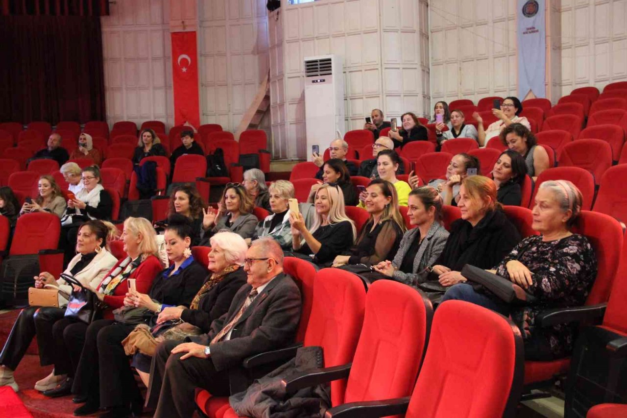 İzmir Kız Lisesinden Öğretmenler Günü konseri