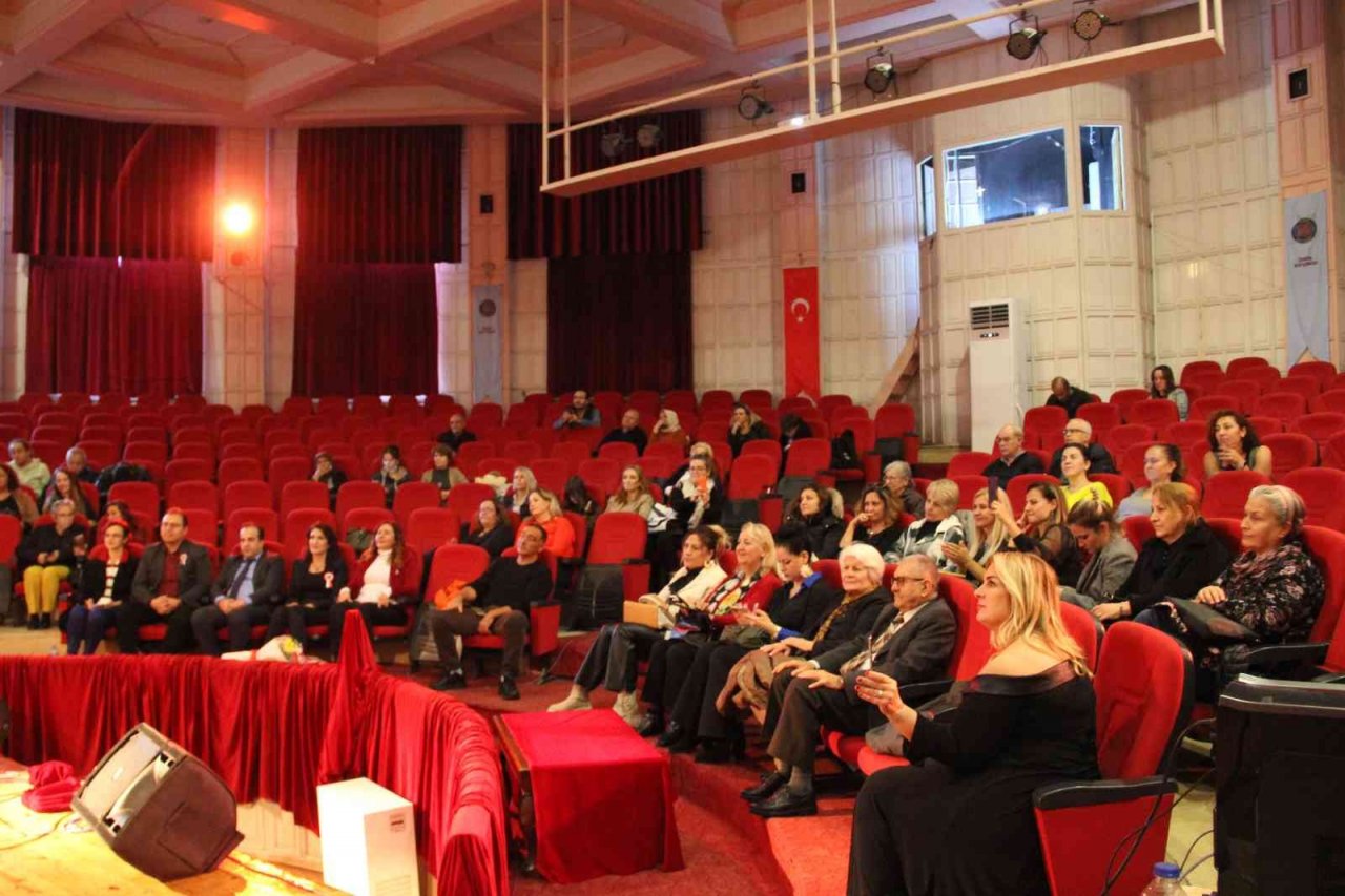 İzmir Kız Lisesinden Öğretmenler Günü konseri