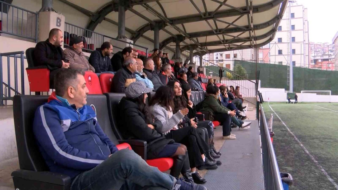 Maltepe’de kadın yönelik şiddete ’BJK-FB Farkındalık Maçı’ ile dikkat çekildi