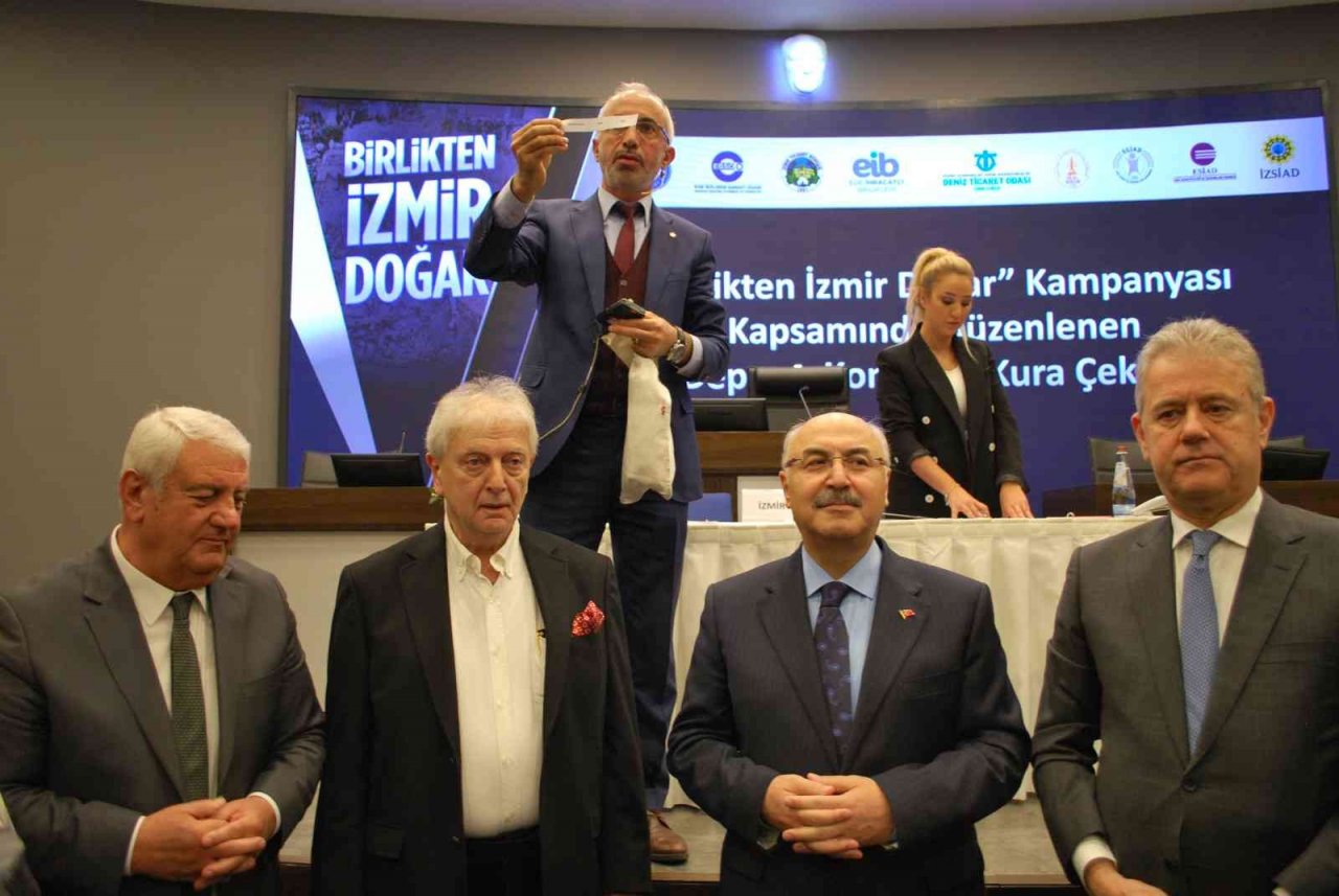 İzmir iş dünyası depremin yaralarını sarıyor