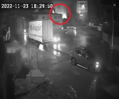 Bursa’da yangın evlere sıçramadan son anda söndürüldü