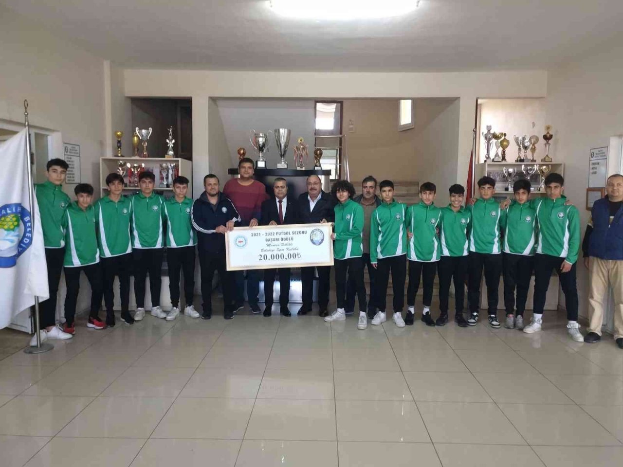 Salihli Belediyespor’a 20 bin liralık başarı ödülü