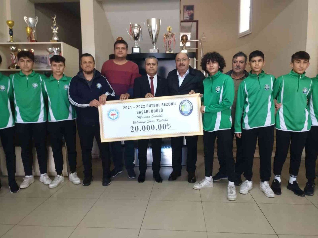 Salihli Belediyespor’a 20 bin liralık başarı ödülü